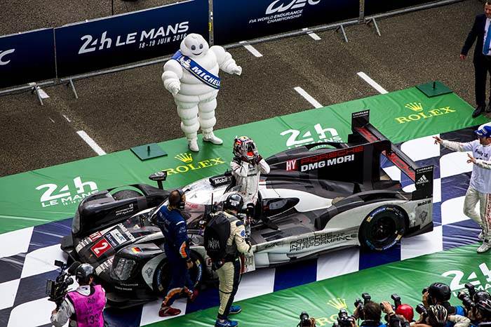 Porsche snatches Le Mans win from Toyota