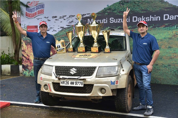 Suresh Rana and co-driver Parminder Thakur win the 2016 Dakshin Dare