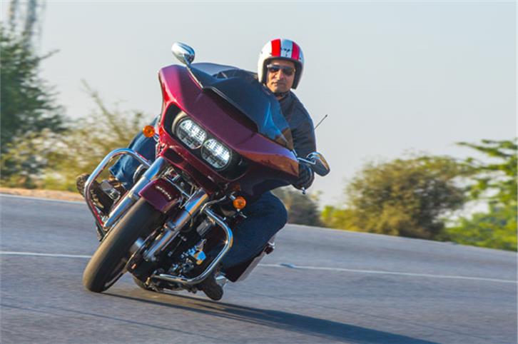 2017 Harley-Davidson Road Glide, Road King review, test ride