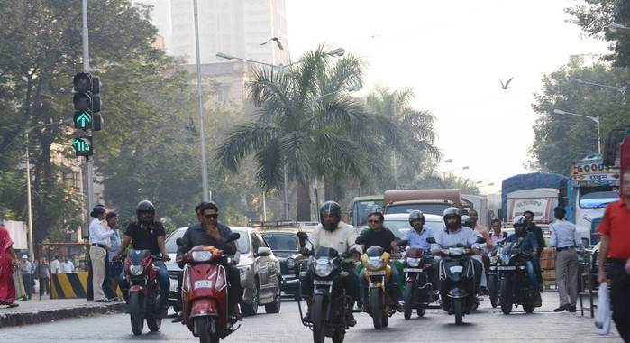 Survey: 78% 2-wheeler riders can&#8217;t recognise half the road signs