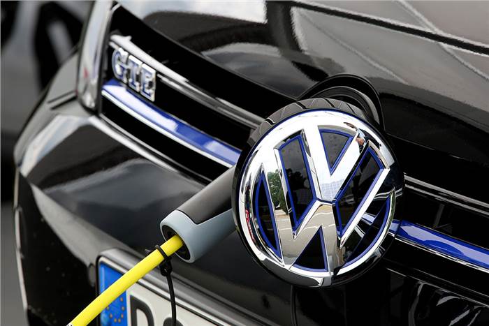 VW overtakes Toyota as world&#8217;s top-selling carmaker