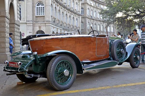Classic cars take over Mumbai