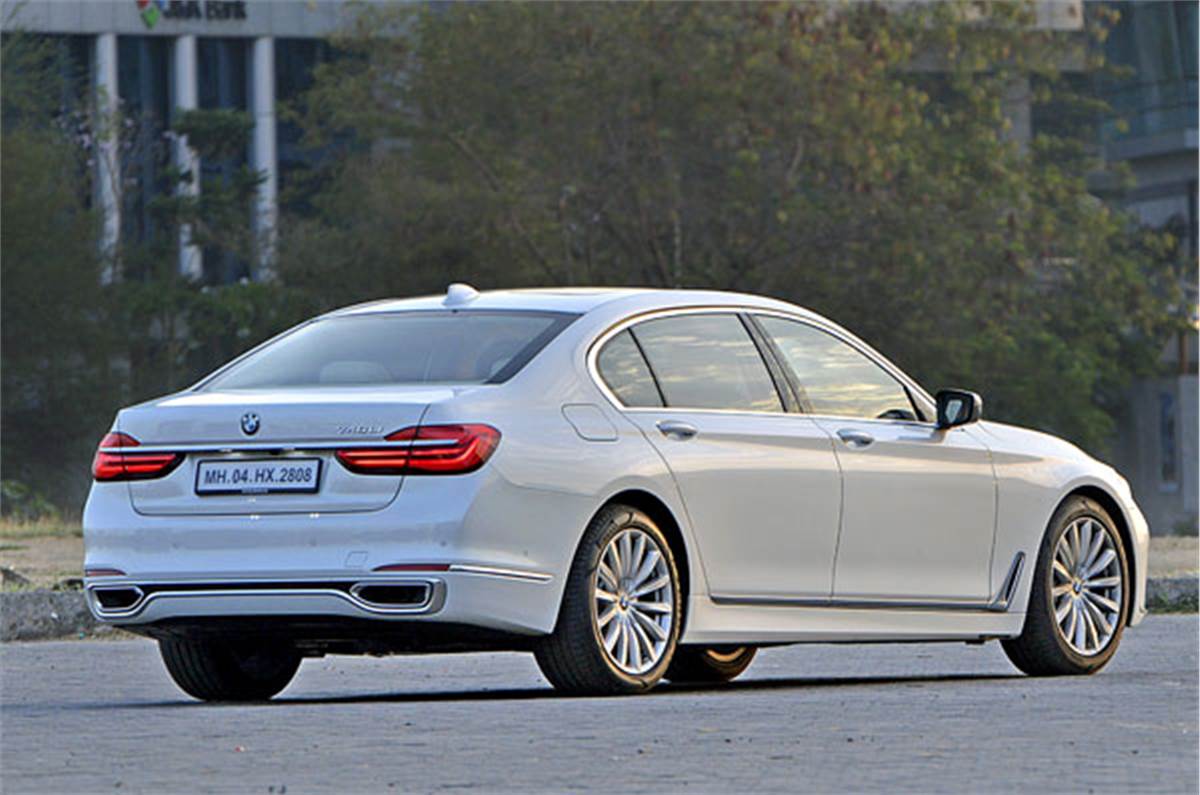 Đánh giá chi tiết BMW 740Li: Giá bán, động cơ, tiện nghi 4