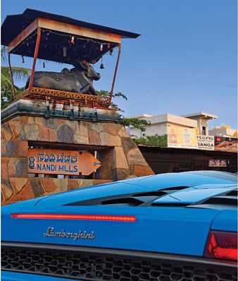 Driving the Lamborghini Huracan Spyder up Nandi Hills