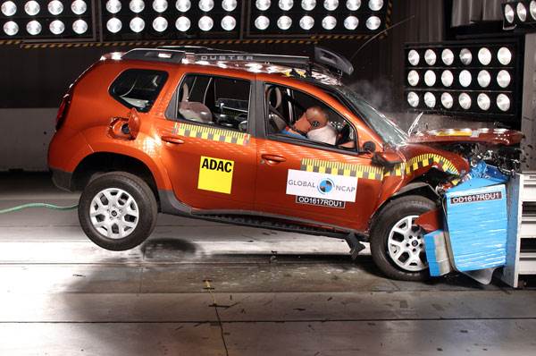 Renault Duster without airbag fails crash test