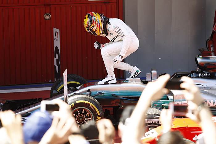Lewis Hamilton defeats Sebastian Vettel in thrilling Spanish GP