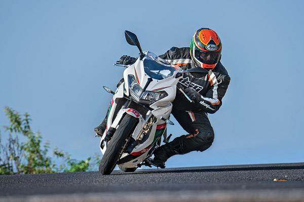 DSK Benelli 302R India bookings open