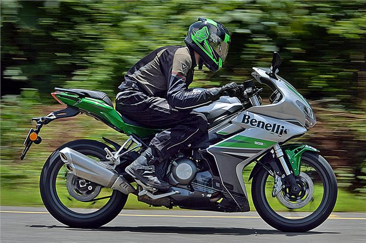 2017 Benelli 302R review, test ride