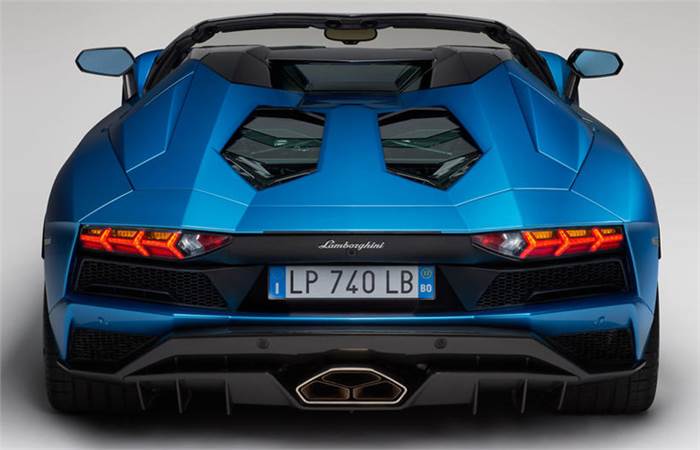 Lamborghini Aventador S Roadster revealed