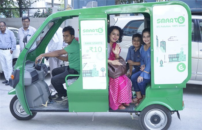 Metro stations in Gurgaon get 500 e-rickshaws