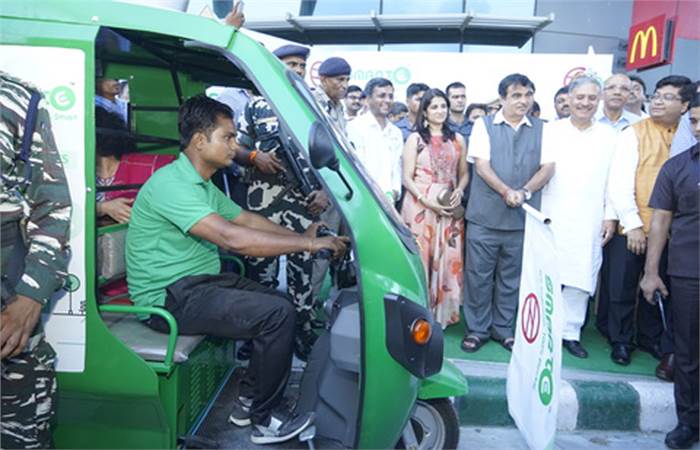 Metro stations in Gurgaon get 500 e-rickshaws