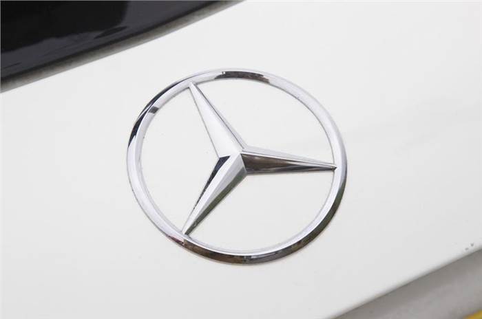 Mercedes-Benz issues airbag recall