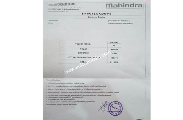 Mahindra TUV300 Plus P4 priced at Rs 9.46 lakh