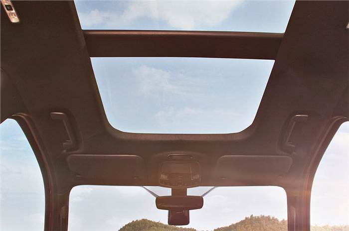 Ford Endeavour 2.2 Titanium gets a sunroof