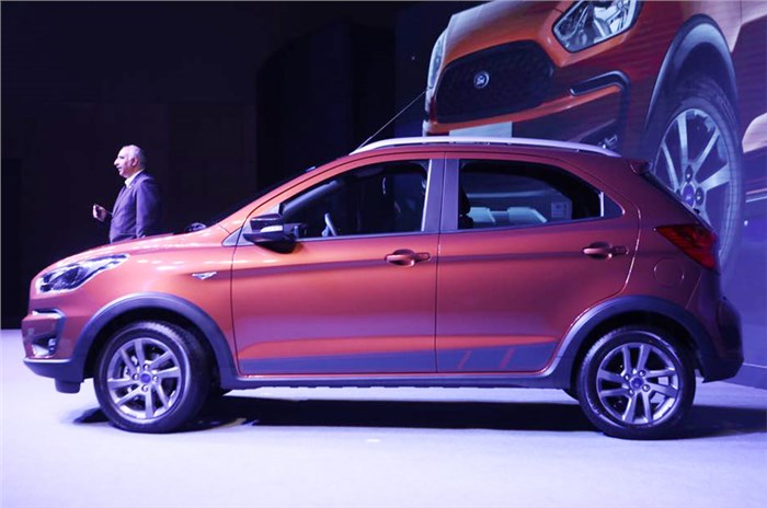 2018 Ford Freestyle cross-hatch revealed