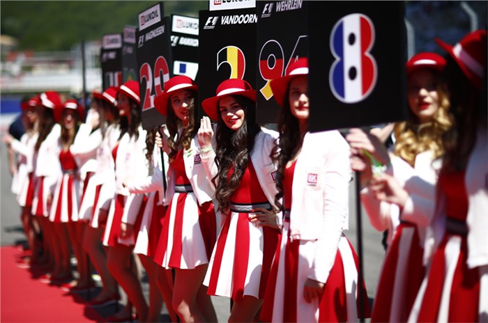 F1 axes practice of using grid girls