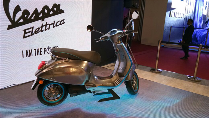 Piaggio Vespa Elettrica e-scooter unveiled at Auto Expo 2018
