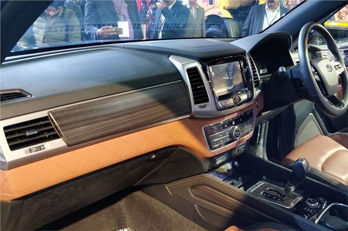 Mahindra Rexton revealed at Auto Expo 2018
