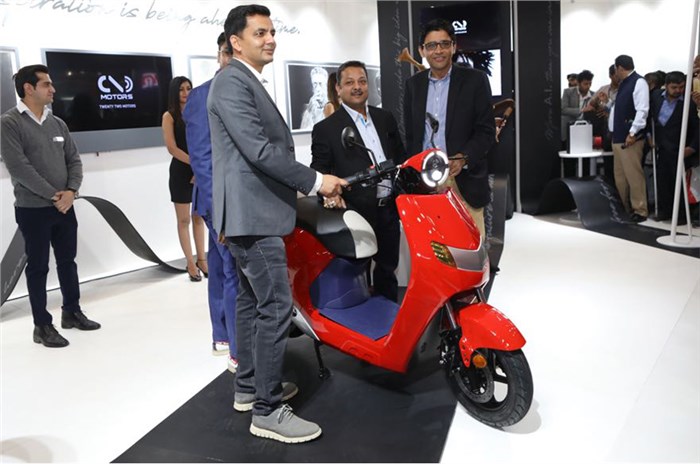 Twenty Two Motors Flow e-scooter launched at Auto Expo 2018