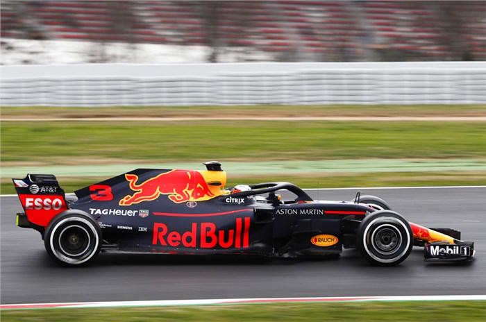 2018 F1 testing: Ricciardo tops timesheets on Day 1