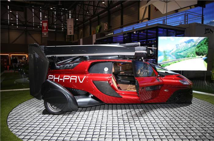 PAL-V Liberty flying car showcased at Geneva
