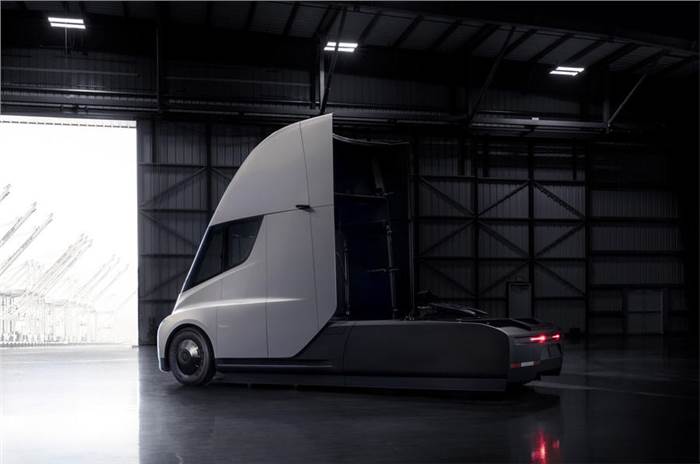 Tesla Semi lorry to have a 966km range