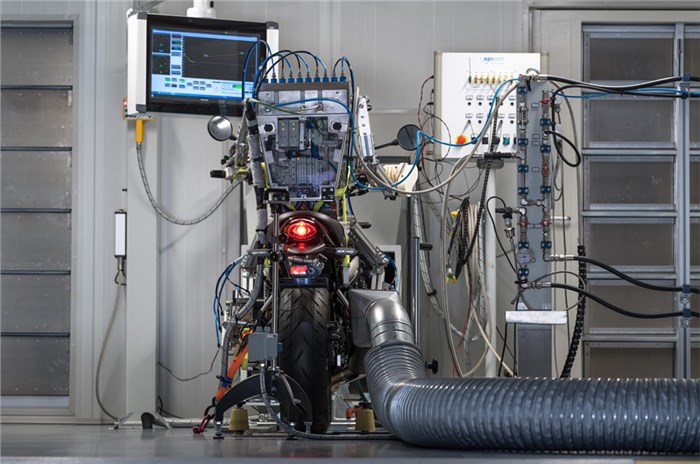 Akrapovic initiates robot rider in tests