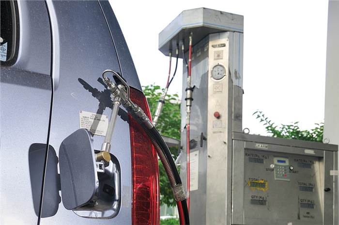10,000 new CNG stations in India by 2030