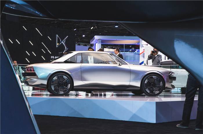 Peugeot showcases e-Legend autonomous concept at Paris
