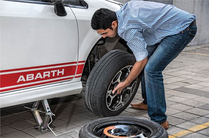How to change a flat tyre correctly