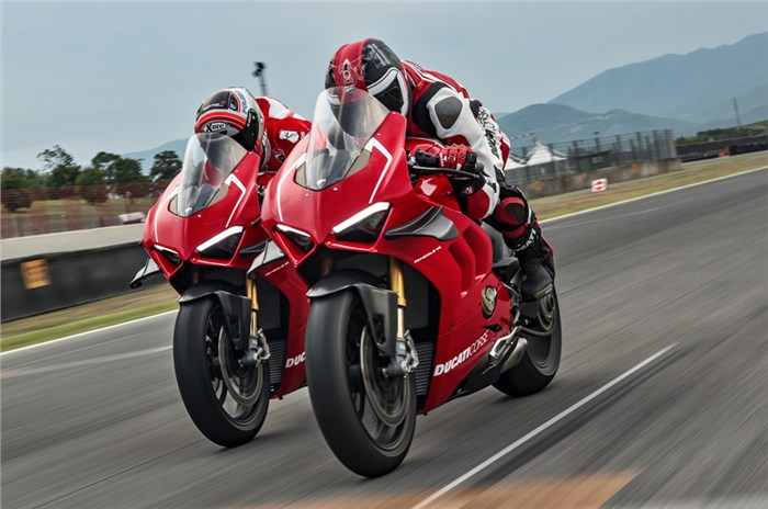 2018 EICMA: Ducati Panigale V4 R unleashed