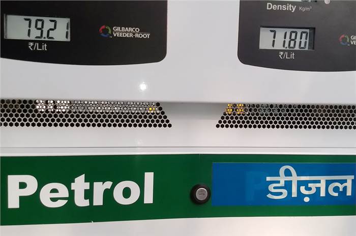 Petrol price dips below Rs 74 mark in Delhi