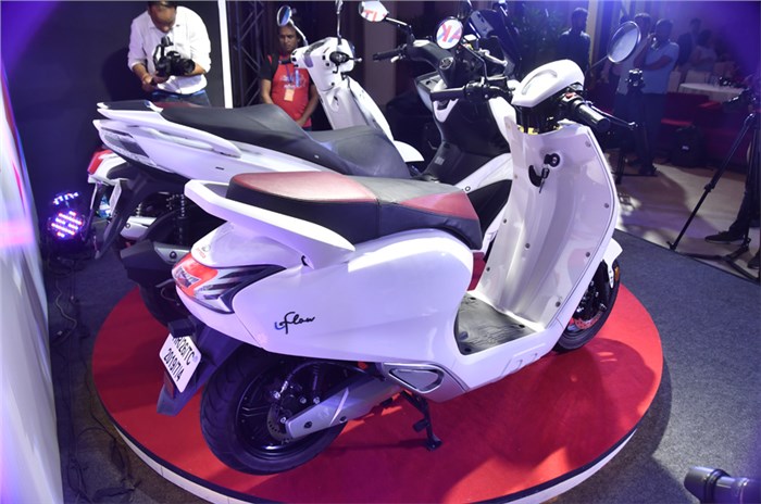 22 KYMCO iFlow, Like 200 and X-Town 300i scooters revealed