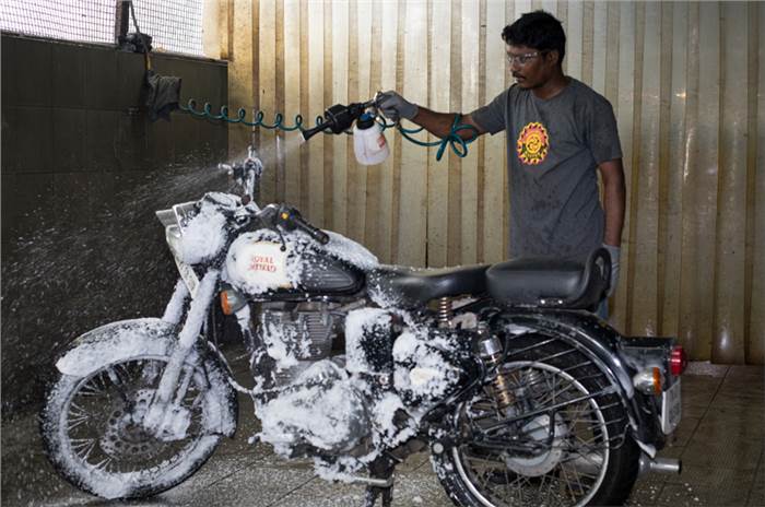 Royal Enfield dealers in Chennai to adopt dry wash technique to save water