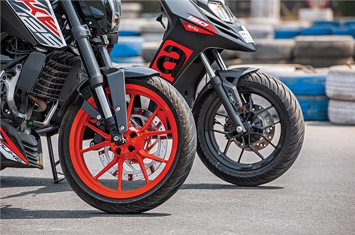 SR150 vs 125 Duke: Scooter or bike?