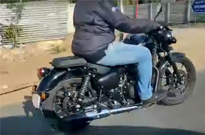 2020 Royal Enfield Thunderbird spied in near-production form