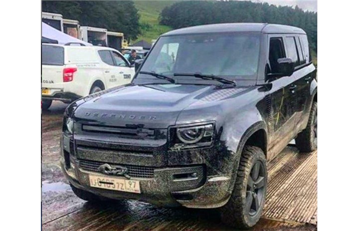 2020 Land Rover Defender spied on new James Bond set