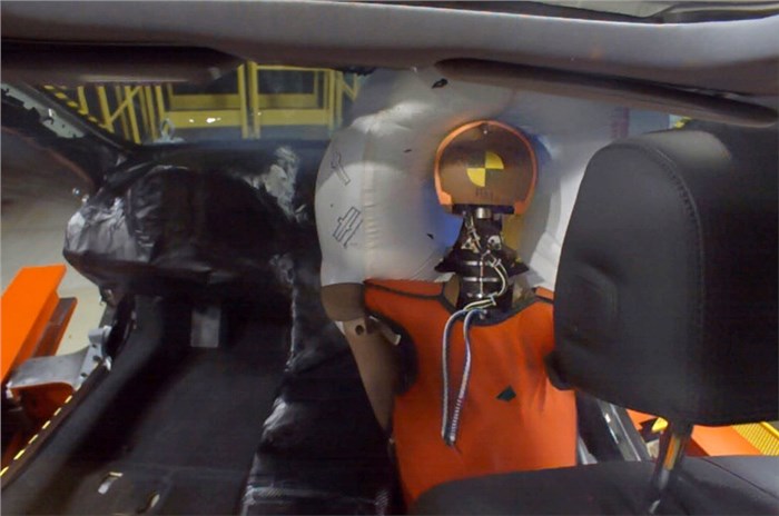 Honda develops new multi-chamber front airbags