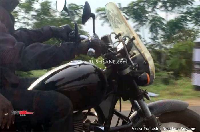 2020 Royal Enfield Thunderbird spotted with official accessories