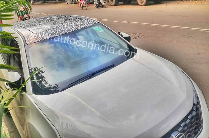 Top-spec Tata Harrier with panoramic sunroof spied