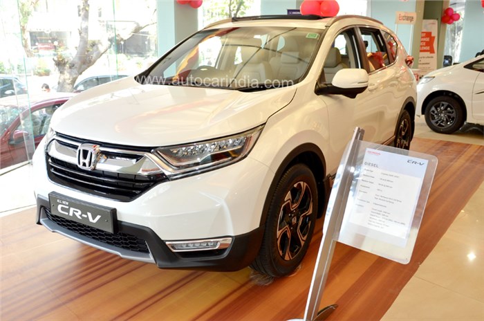 Discounts of up to Rs 5 lakh on the Honda CR-V this October