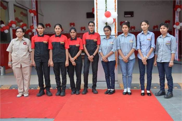 Mahindra opens India&#8217;s first all-woman service workshop