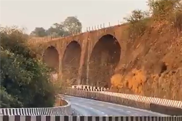 190-year old Amrutanjan Bridge on Mumbai-Pune Expressway demolished