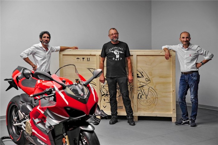 First Ducati Superleggera V4 delivered
