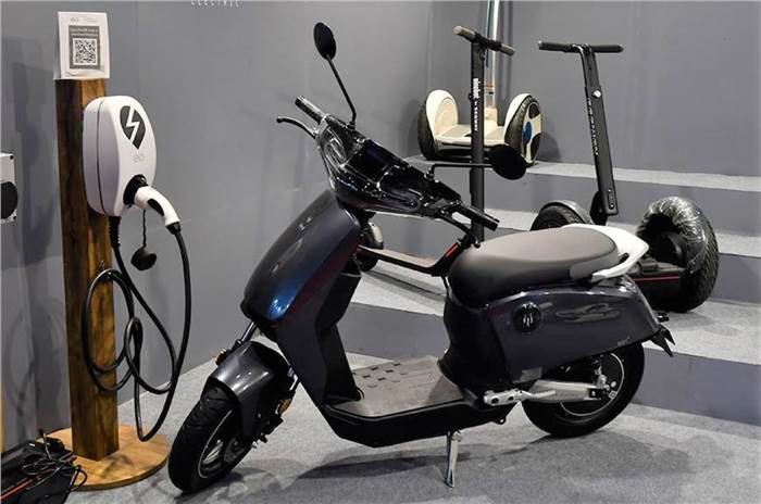 Electric two-wheelers can be sold without batteries: MoRTH