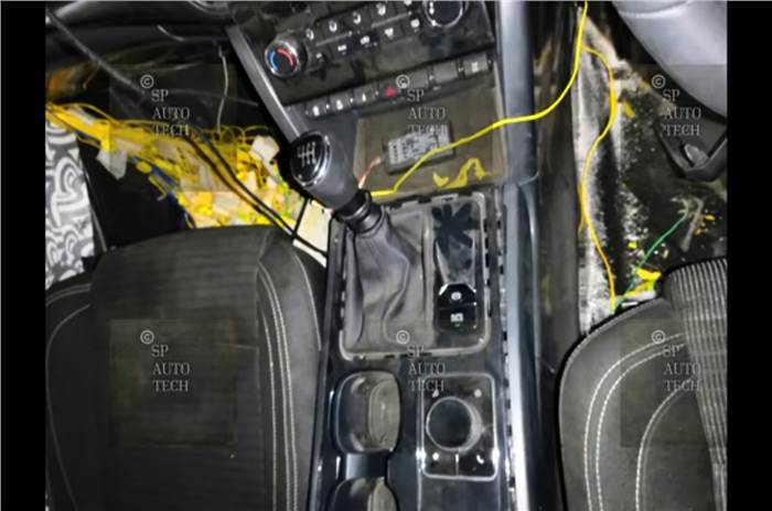 2021 Mahindra XUV500 interior details revealed in new spy shots