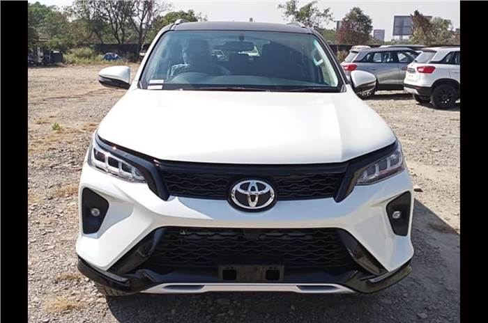 Toyota Fortuner facelift, Legender gather 5,000 bookings