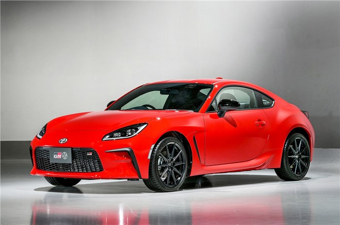 Toyota GR 86 coupe revealed