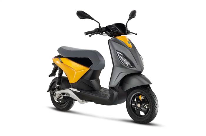Piaggio One electric scooter unveiled