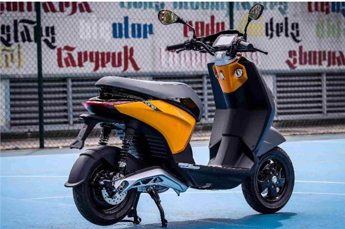 Piaggio One electric scooter unveiled